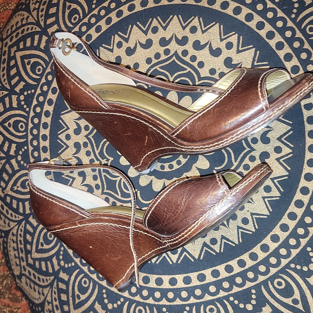 Carlos Santana wedges size 9.5